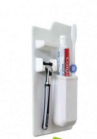 Easy-clean silicone toothbrush holder for everyday family use