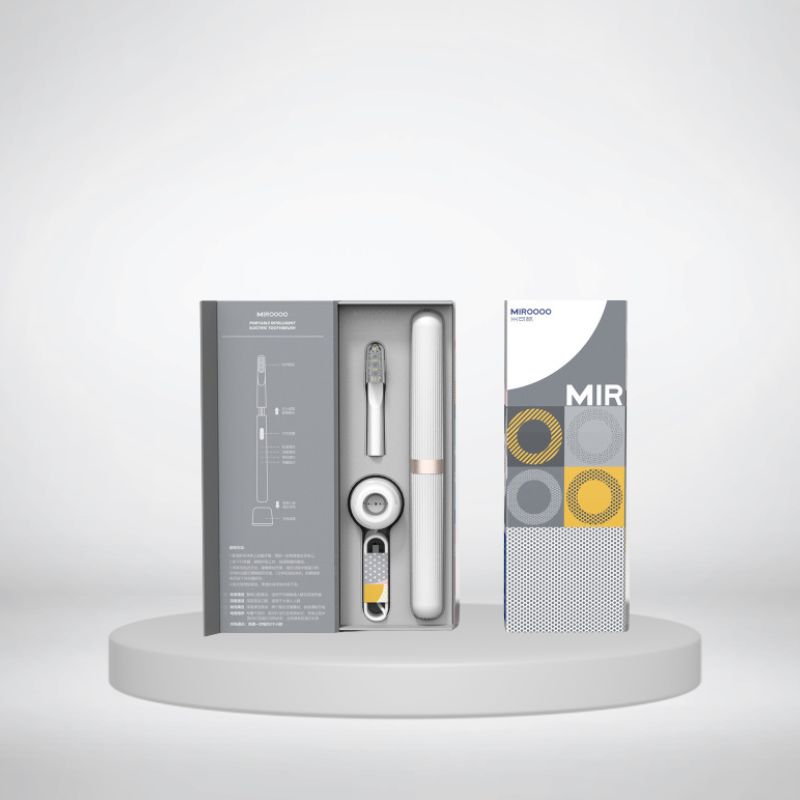 Close-up of the electric toothbrush brush head for gentle cleaning